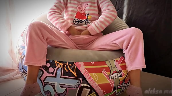 skinny teen masturbating puussy and squirting