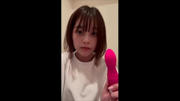 ぴっちぴちの黒スキニー履いたままおもちゃを使ってト◯レでオナニーしてたら濡れ過ぎちゃいました…